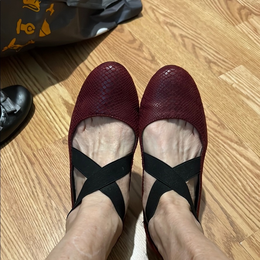 AEROSOLES Red and Black Flats with Cross-Strap Design